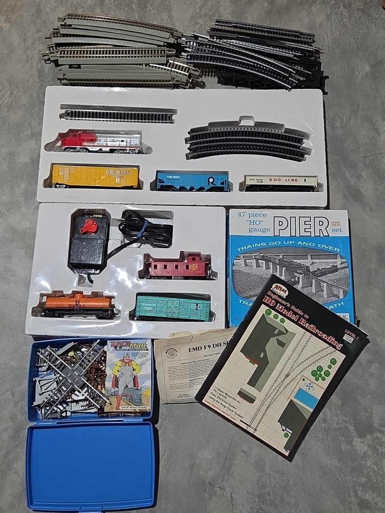 Bachmann Ho Train Set With Extra Tracks Pieces & Accessories UNTESTED AS IS