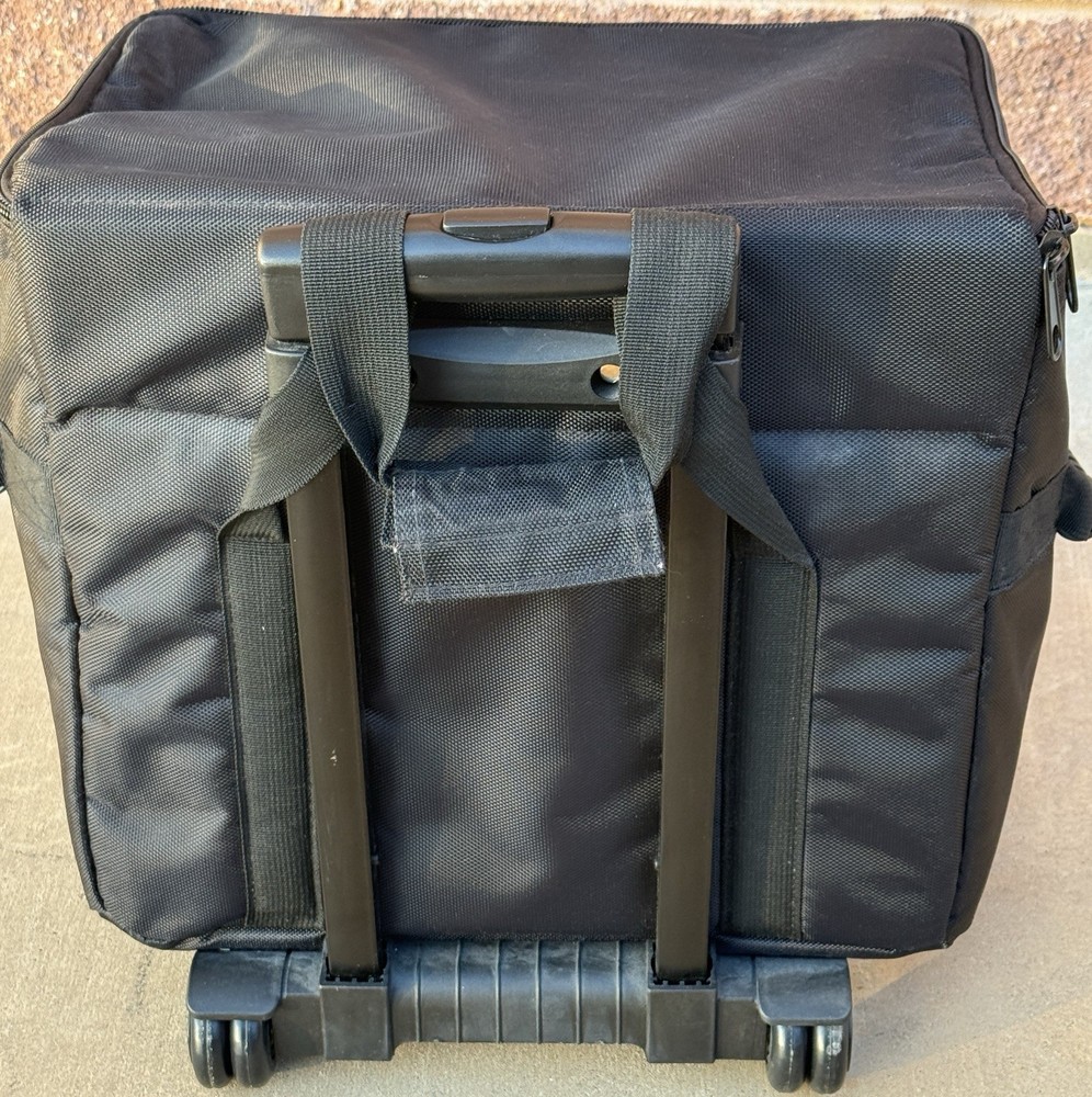 White Superlock Electronic 2000 ATS Serger w/ Rolling Case