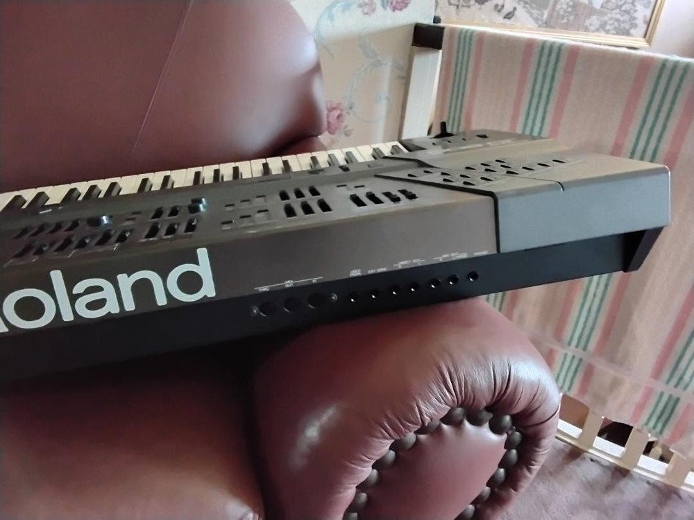 Roland JD-800 Digital Synthesizer serviced w/case