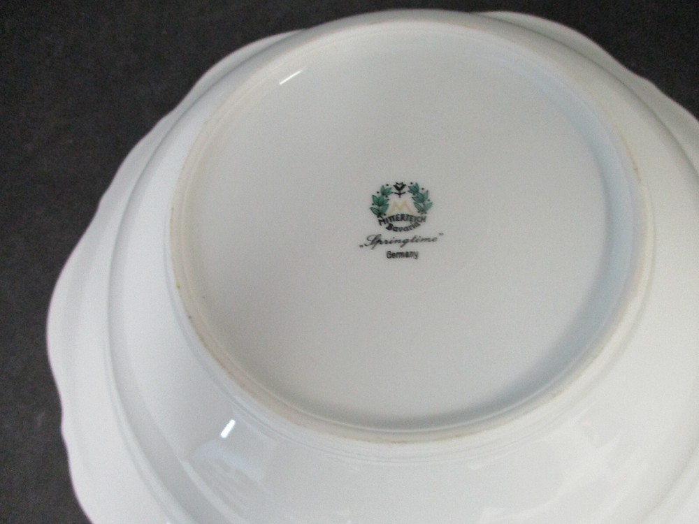 PATTERN SPRINGTIME BY MITTERTEICH ONE 9 1/2 INCH VEGETABLE BOWL MINT