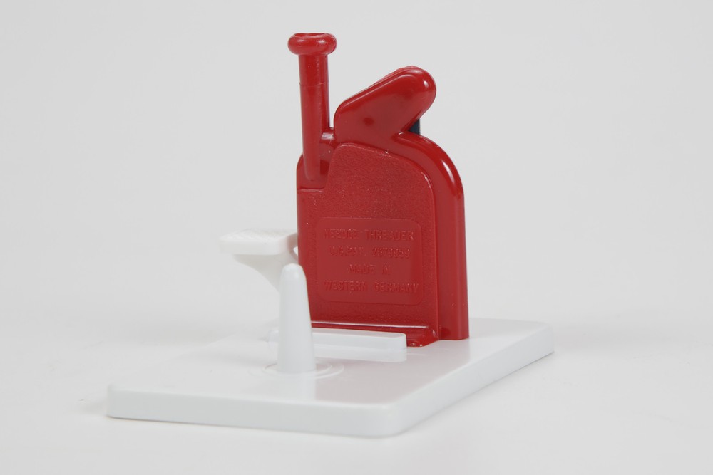 Vintage Witch Automatic Needle Threader w/ lnstructions Germany NOS 0104