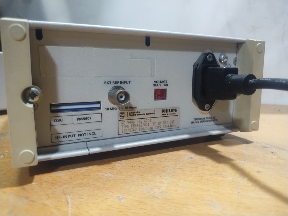 FLUKE/PHILIPS PM6669 FREQUENCY COUNTER. No Accessories