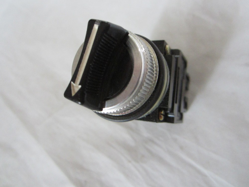 GENERAL ELECTRIC CR104B122 MINIATURE OILTIGHT SELECTOR SWITCH