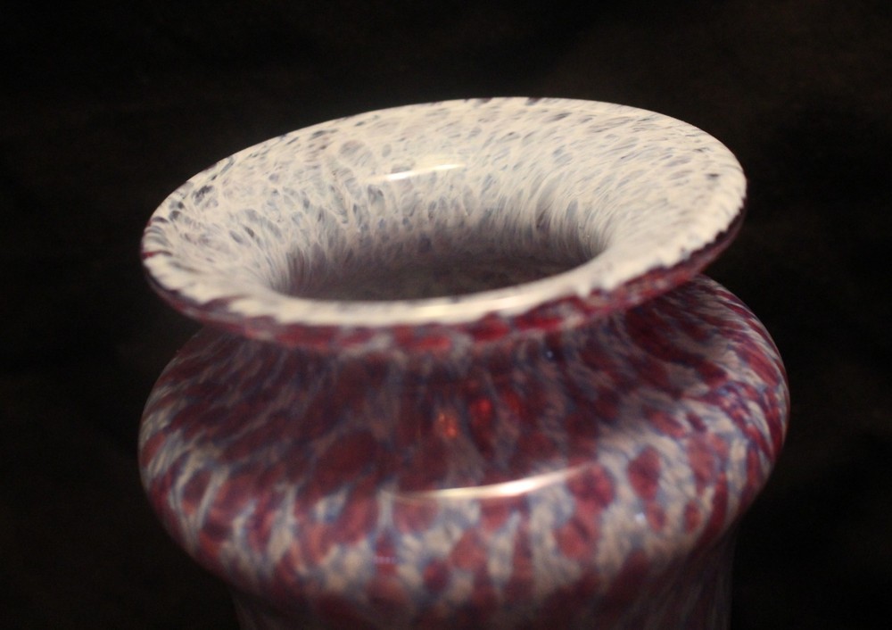 MAGDANZ ART GLASS STUDIO VASE 6 1/2"