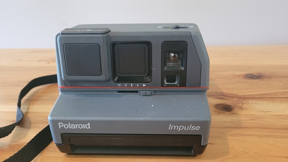 Vintage Polaroid Impulse AF 600 Plus Instant Film Camera With Strap UNTESTED