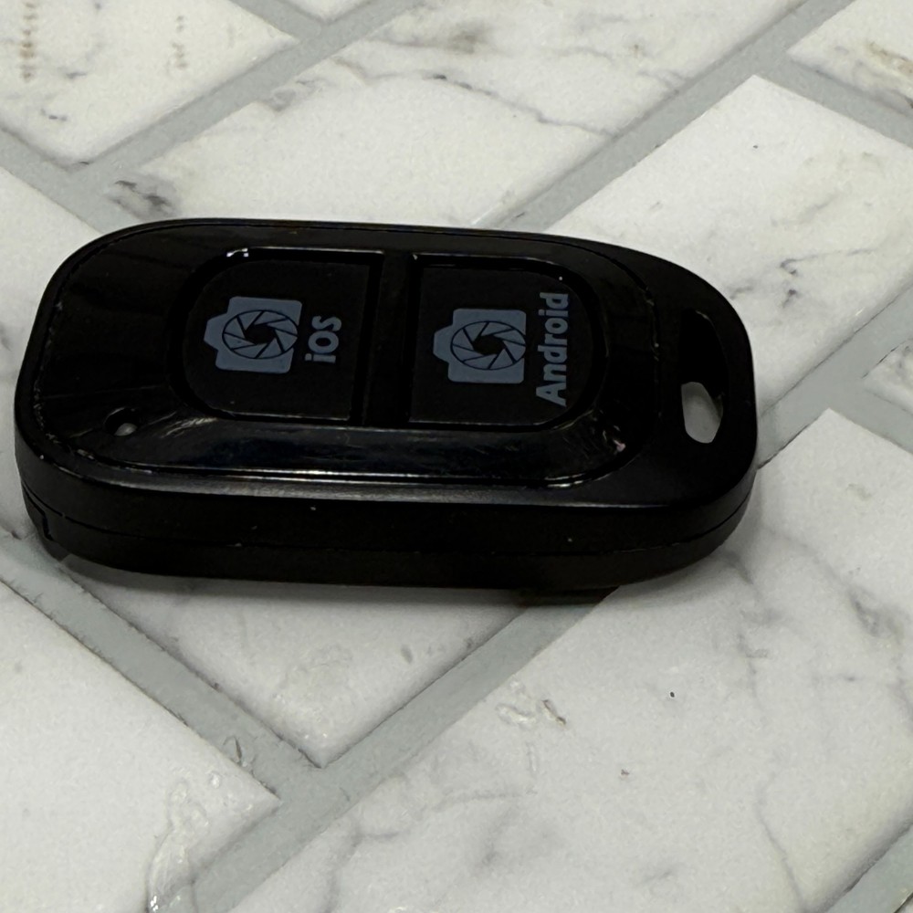 Ubeesize Bluetooth Wireless Camera Remote Clean Tested & Works SEE VIDEO