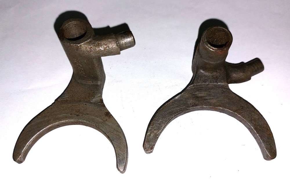 2 gear shift forks K 750, Ural 650 cc original