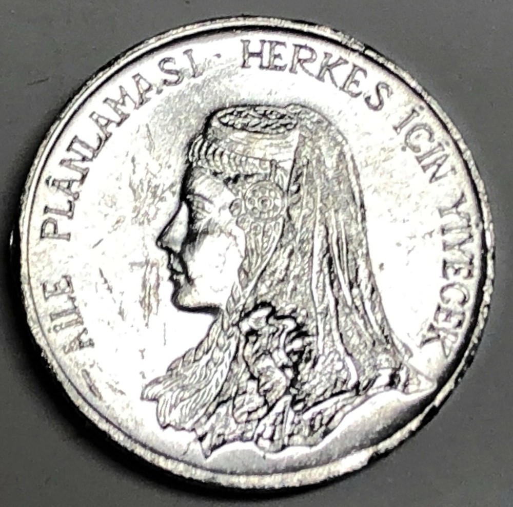 # C3361     TURKEY    COIN,    FIVE   KURUS   1975  Unc.