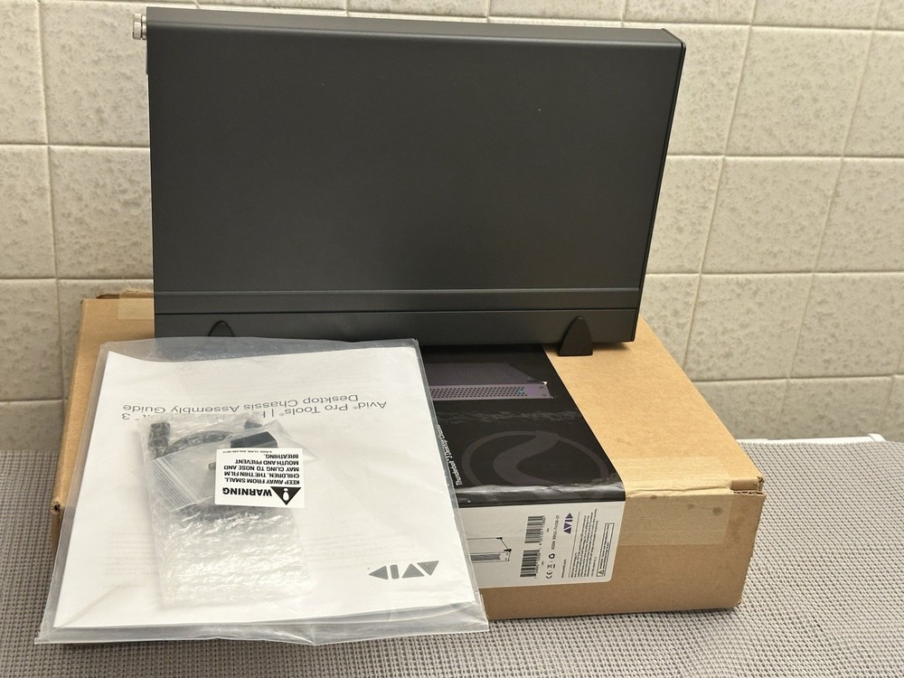 Avid Pro Tools HDX PCIe Card /Avid Thunderbolt 3 Desktop Chassis