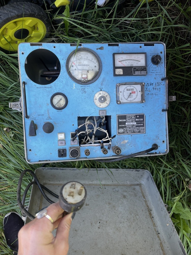 Vintage Emission Parameter Analyzer - Model C-2