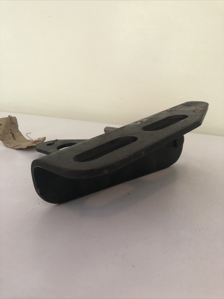 GENUINE MACK HOOD HINGE BRACKET 68QM53 OEM