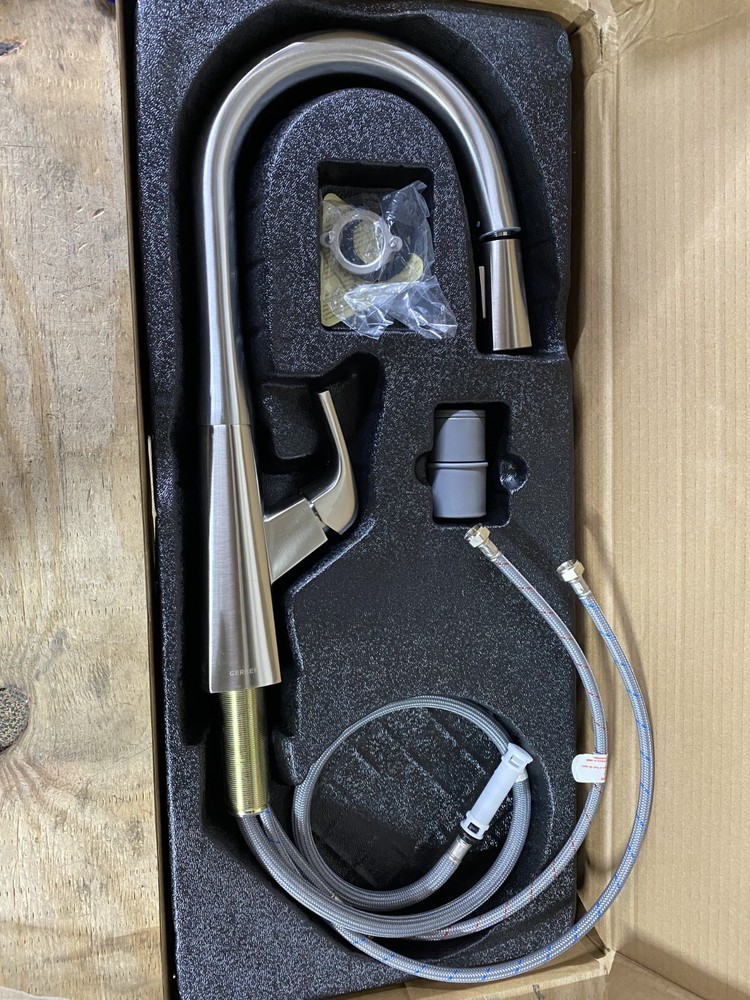 Gerber D454419SS Vaughn 1.75 GPM Single Hole Pull Down Kitchen Faucet *READ*