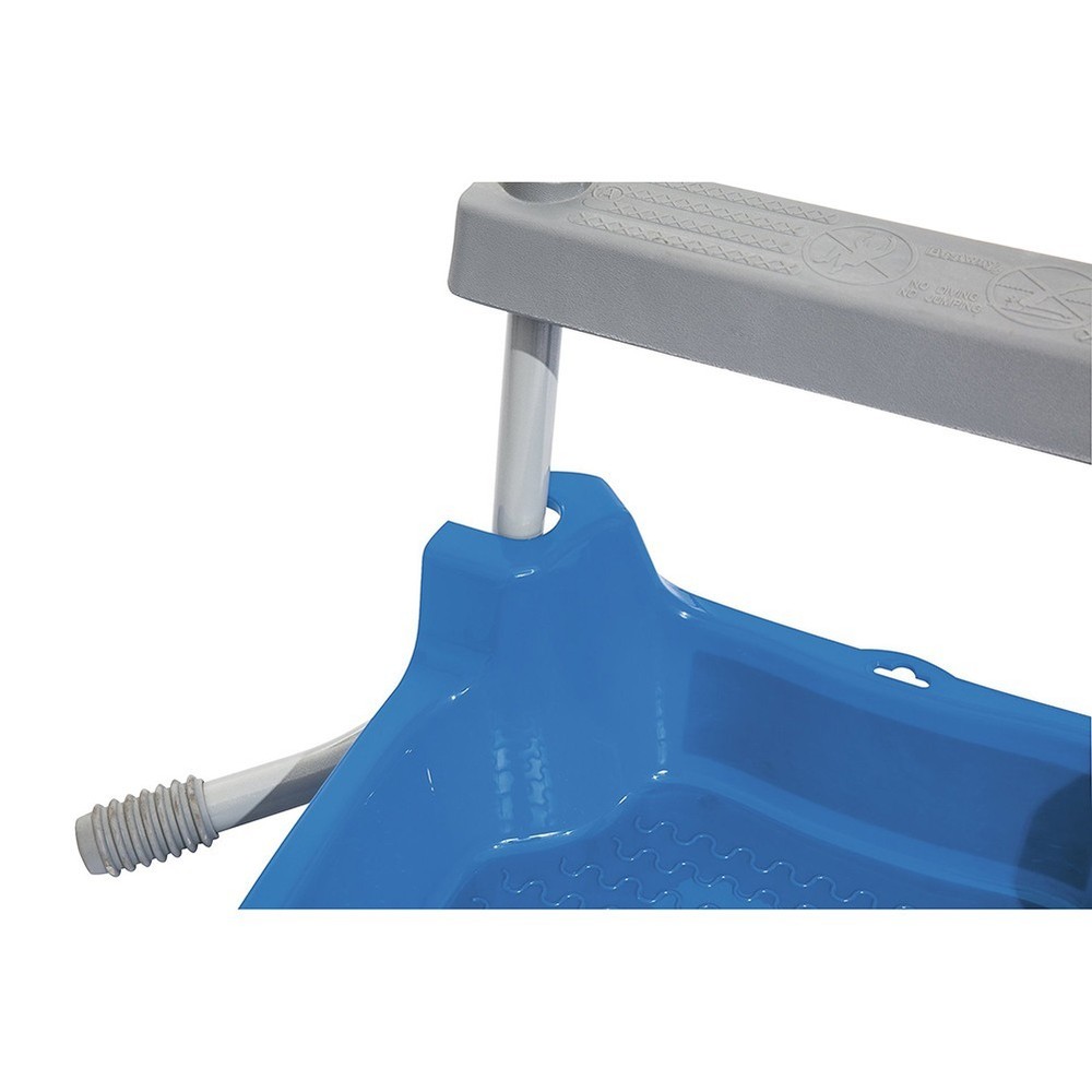 Maintain Cleanliness with This Space Efficient Non Slip Footbath Accessory