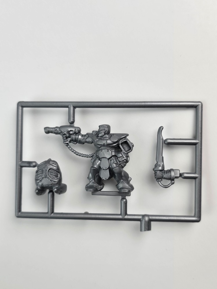 Space Rangers 31mm Unpainted Figures Complete w/ box for Warhammer