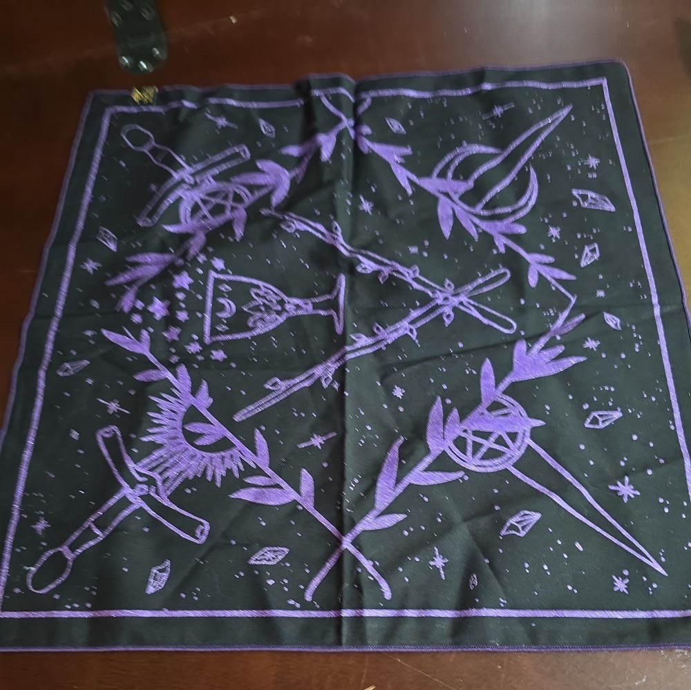 Small Drawstring Tarot Card Pouch, Plus 12 × 12 Card Cloths