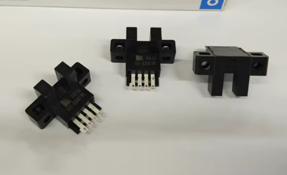 1PC New Omron Photo microswitch EE-SX671R #LL