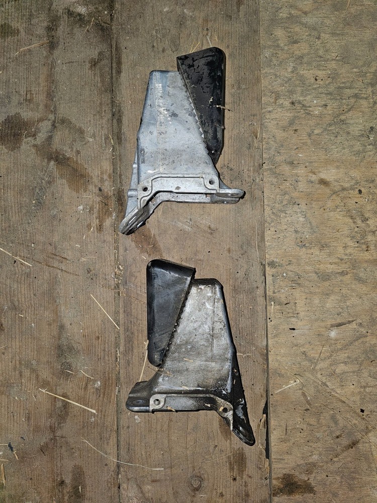 Peterbilt Hood Support L85-6092
