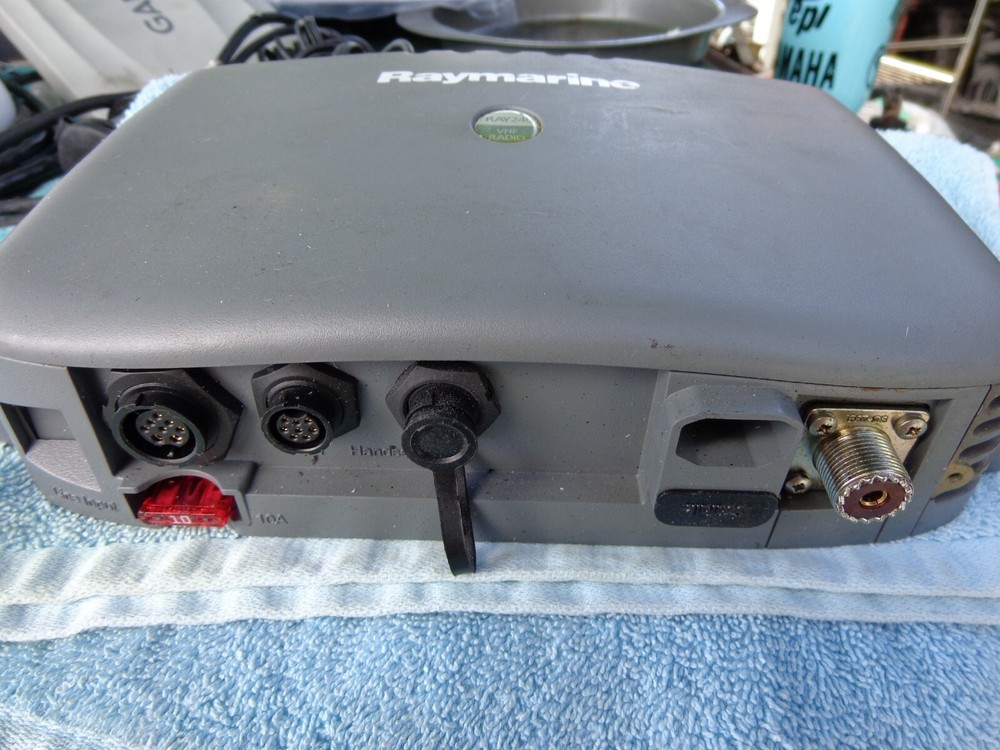 Raymarine Ray240 Marine VHF Box