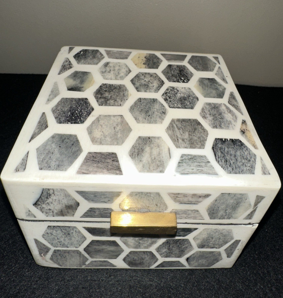 SQUARE HANDMADE BONE INLAY STORAGE BOX~GRAY & WHITE HONEYCOMB PATTERN