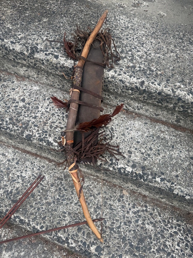 Handmade Native American Bow & Arrows Rare