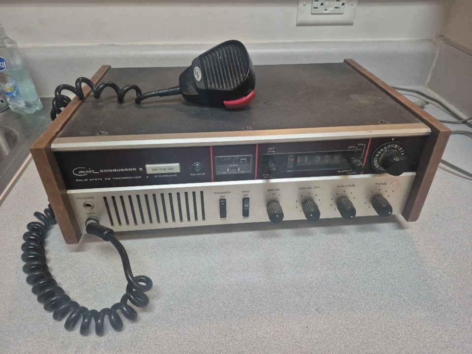 Courier Conqueror II CB Solid State Transceiver TESTED