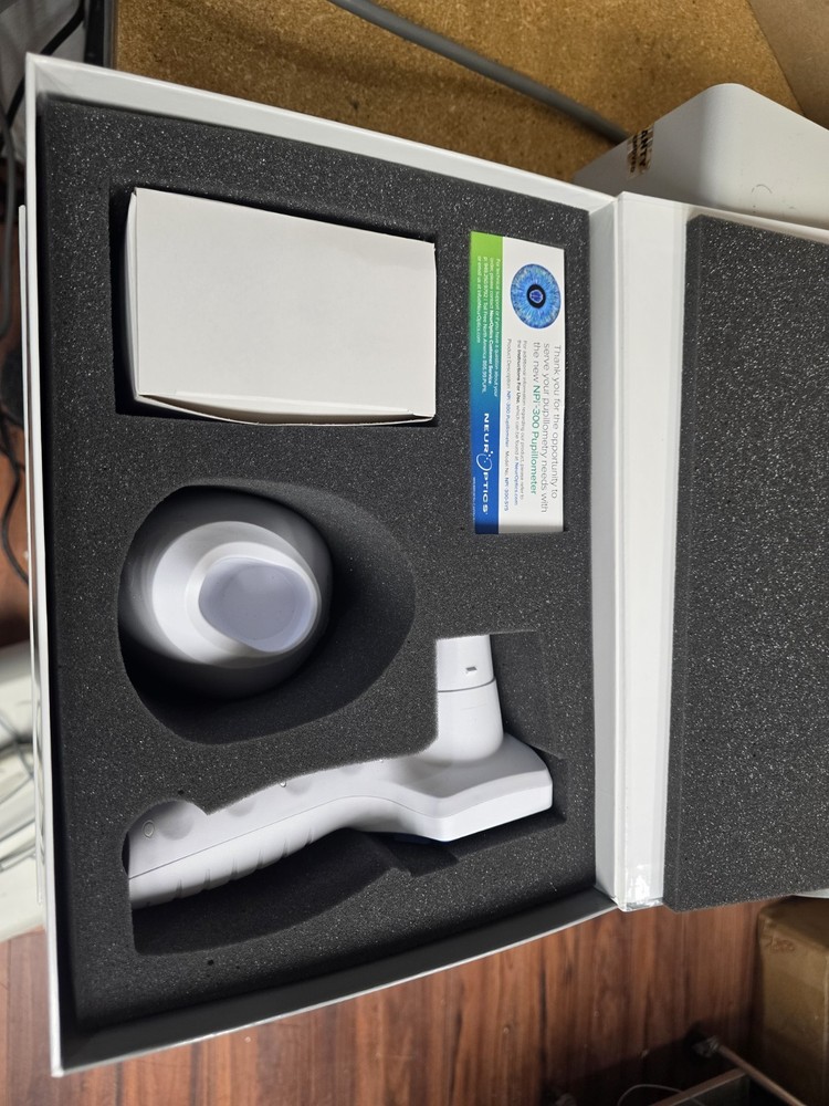 NEUROPTICS NPi-300 Pupillometer System as pictured new in the box