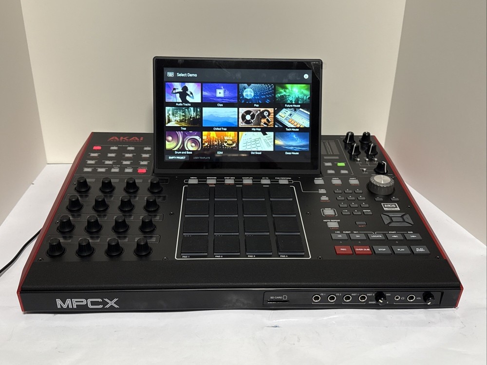 Akai Professional MPCX Standalone Sampler & Sequencer /Read