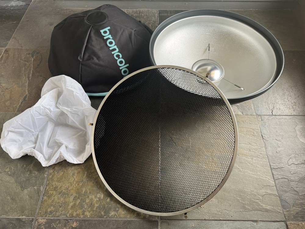 Broncolor 20" Beauty Dish Reflector Silver/ Case/Grid / Diffusion sock