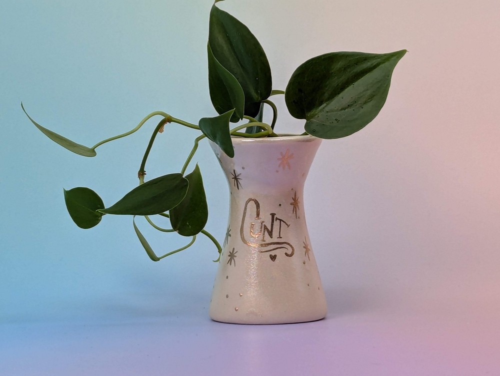 Cunty Bud Vase W/Opalescent