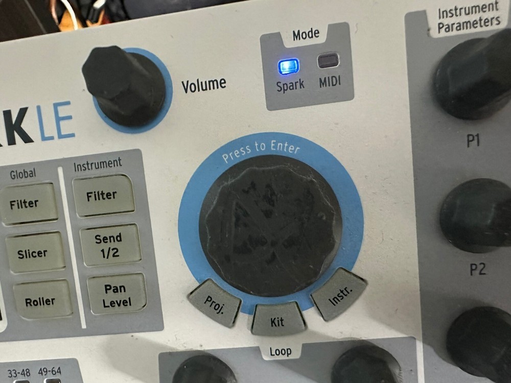 Arturia SPARK LE Sequencer Hybrid Drum Rhythm Machine Drum machine