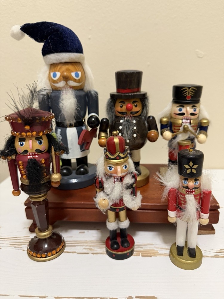 Modern Nutcracker Figurines Lot Of 6￼￼