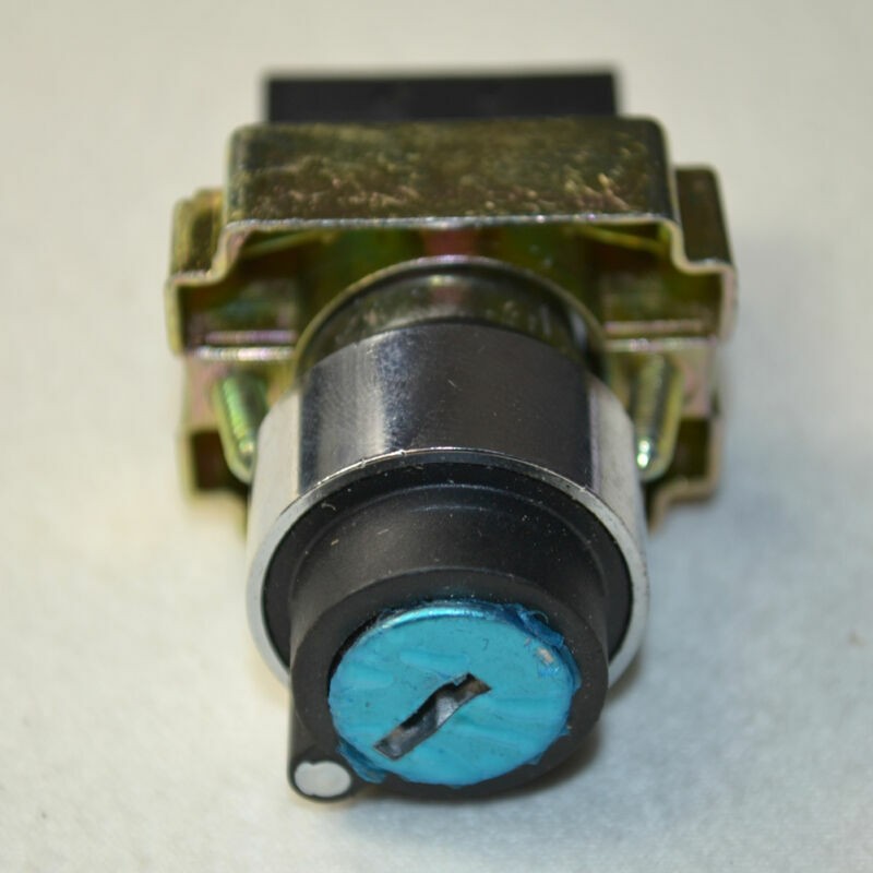 Position 10A Select 1 NO 600V Selector Switch Maintained BG21 + 2 keys