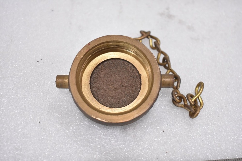BRASS FIRE HYDRANT CAP 2" WITH 8" LONG CHAIN