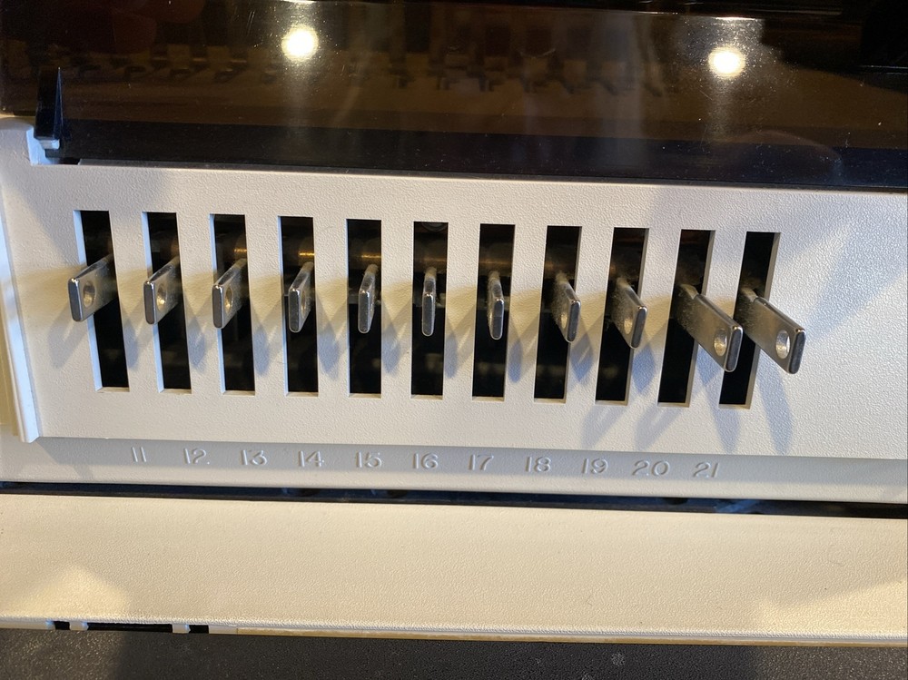 GBC Image-Maker 2000 Comb Binding Machine with 644 Combs + 450 Cover Sheets