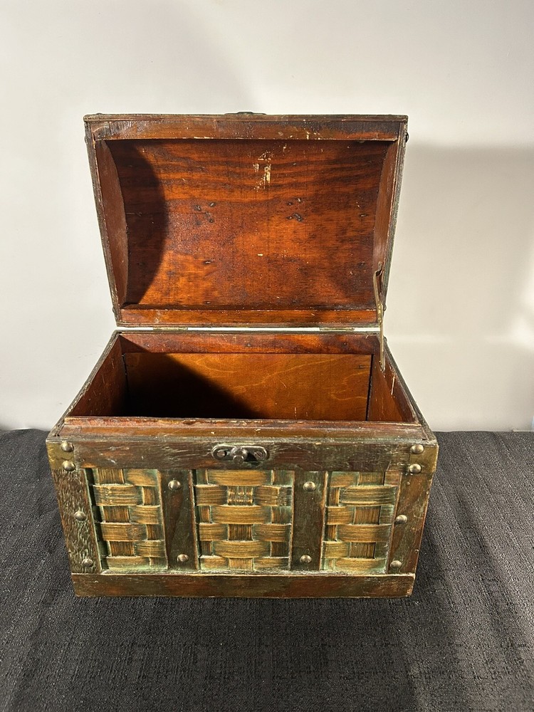 Decorative Chest - Storage Box Large With a leather handle