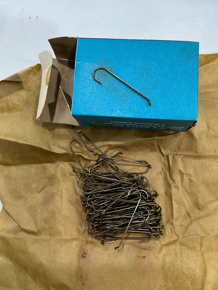 Vintage Edgar Sealey Sons Streamer Salmon hooks Redditch, Eng
