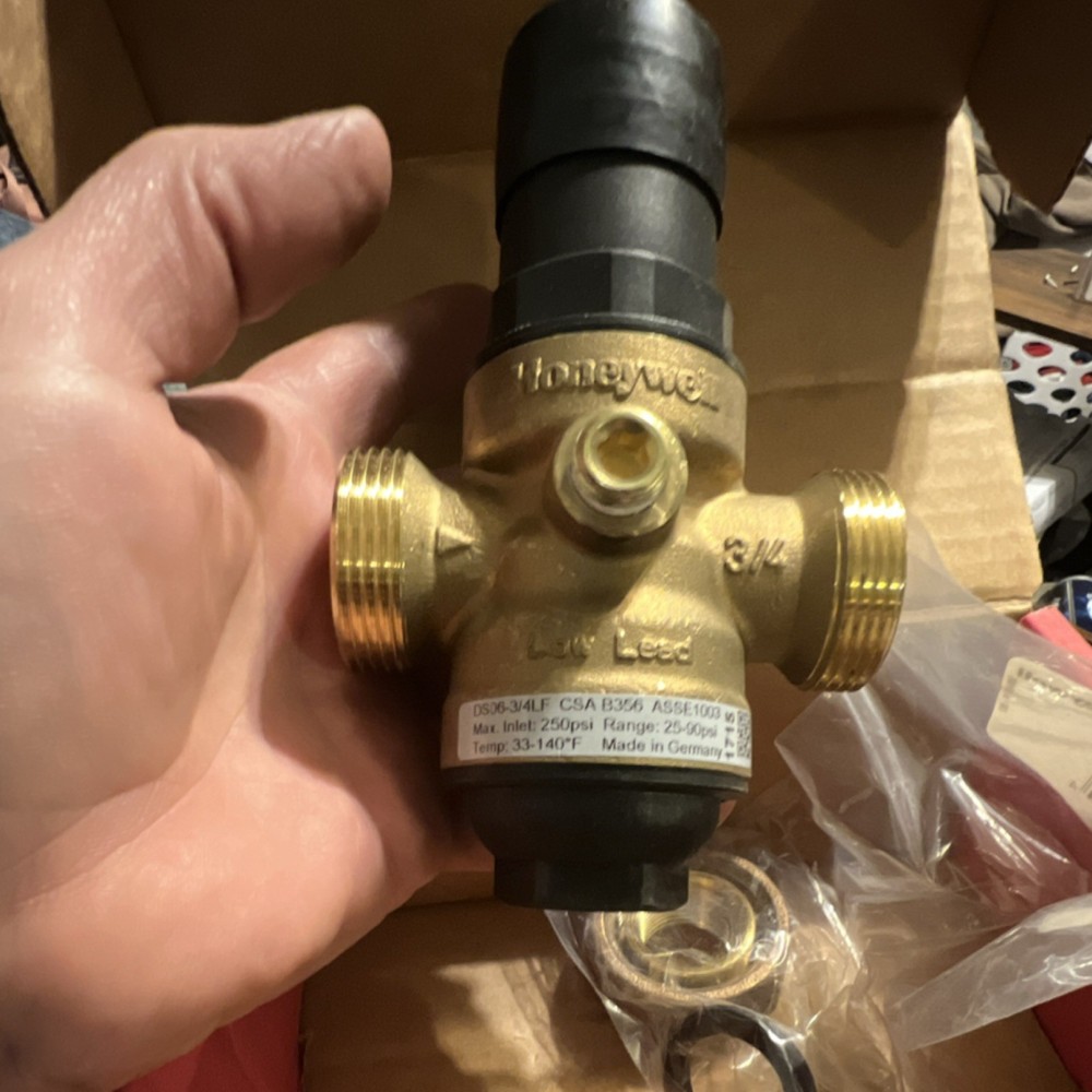 Honeywell DS06-3/4LF Low Lead Double Union Pressure Reducing Valve Brass 3/4 in