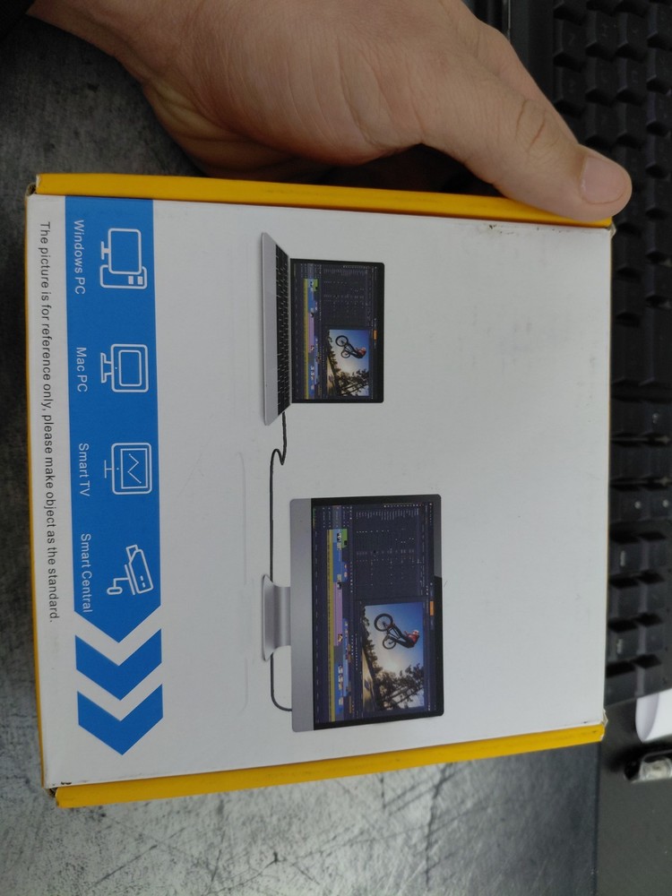 USB-C Dual Monitor KVM Switch (marca AV Access / AOOCOO).