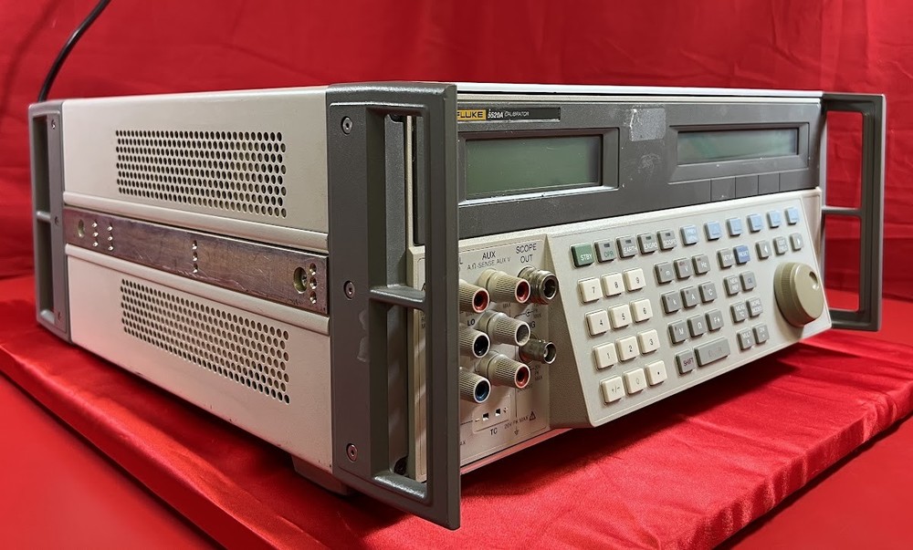 Fluke 5520A 7555201 Multi-Function Calibrator