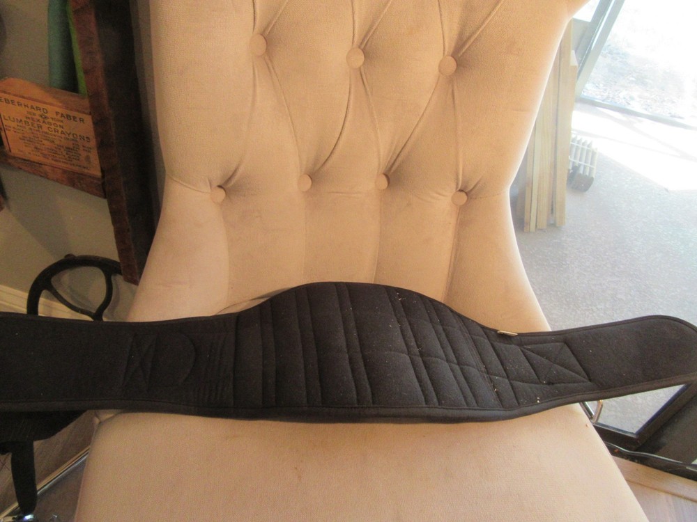 Small-Medium Gold's Gym Weight Lifting Belt in Nice Shape Hook and Loop