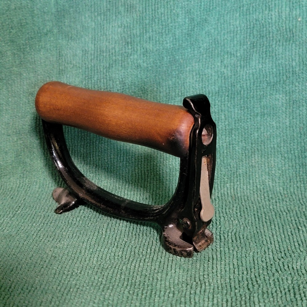 Vintage/Antique Sensible Sad Iron Number 1 with Removeable Handle