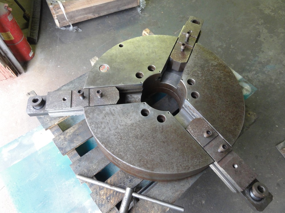Cushman 24 inch Scroll Chuck