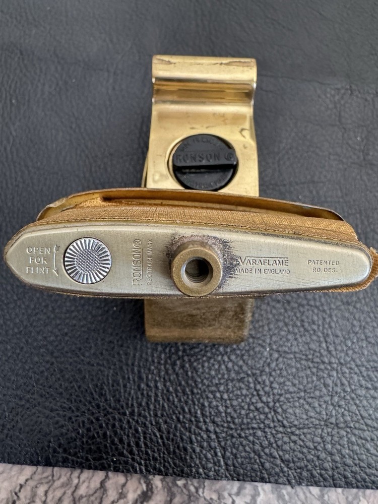 Vintage Ronson Varaflame Table Lighter.