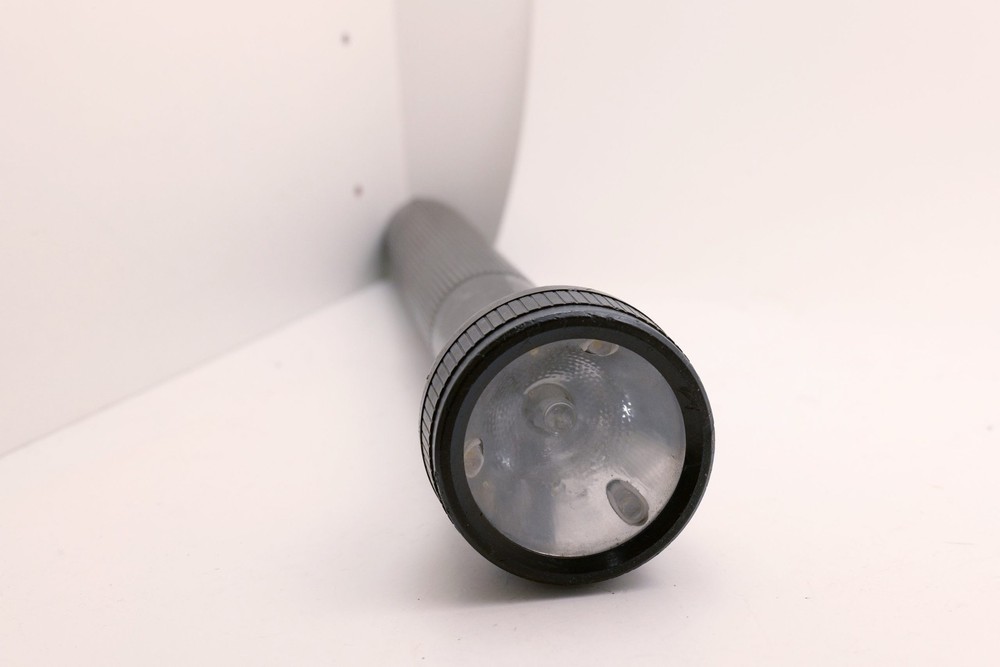 Streamlight 20XP LED Flashlight Handheld For Parts Not Working