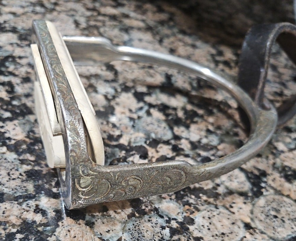 Beval Jumping Saddle Size 17 Long Made in England Devon 2000 Used