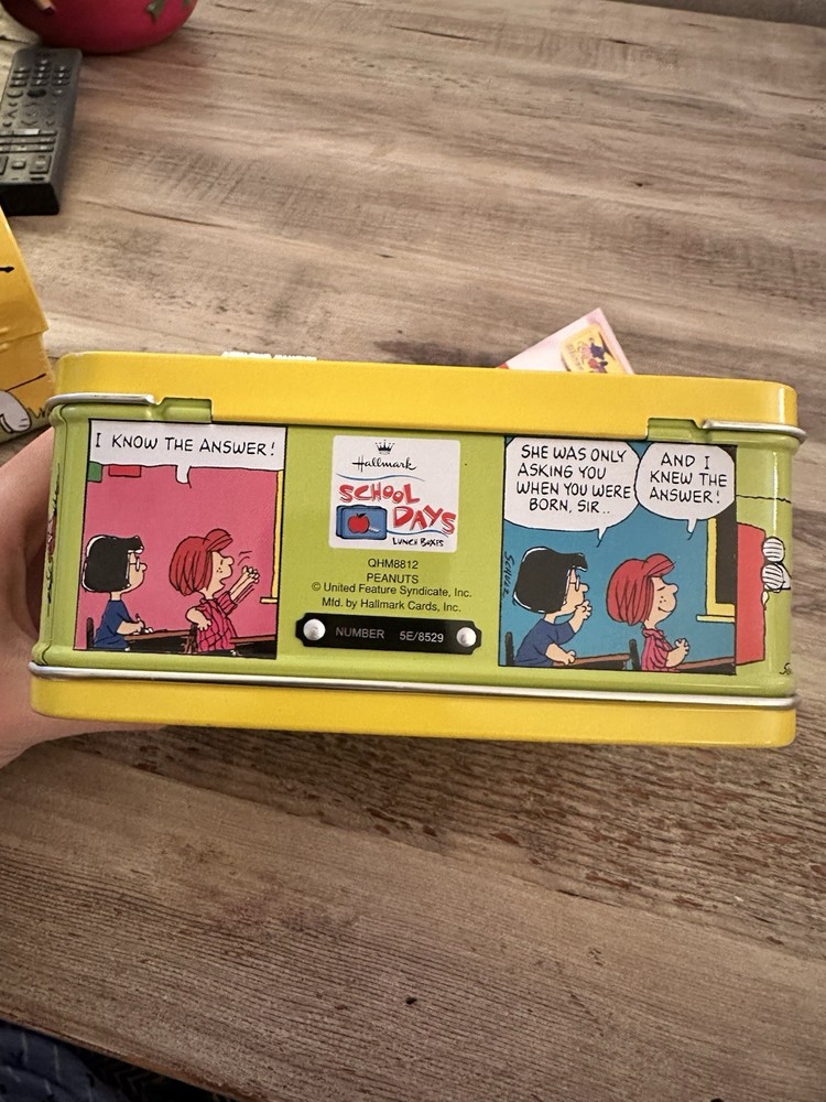 Hallmark School Days Snoopy Peanuts Lunchbox Limited Edition 2000