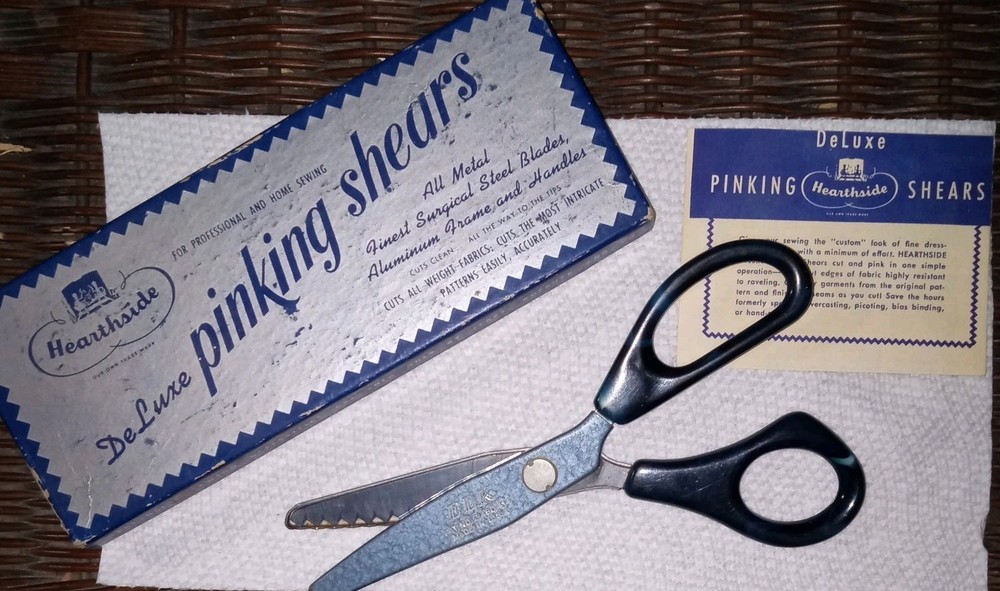Vtg Hearthside DeLuxe Pinking Shears No. 2003
