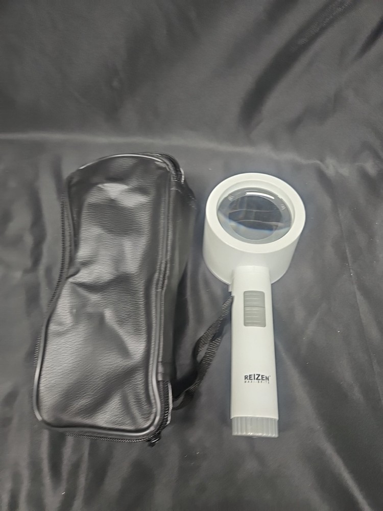 Reizen Maxi-Brite LED Illuminated Handheld Magnifier White  - 4x -