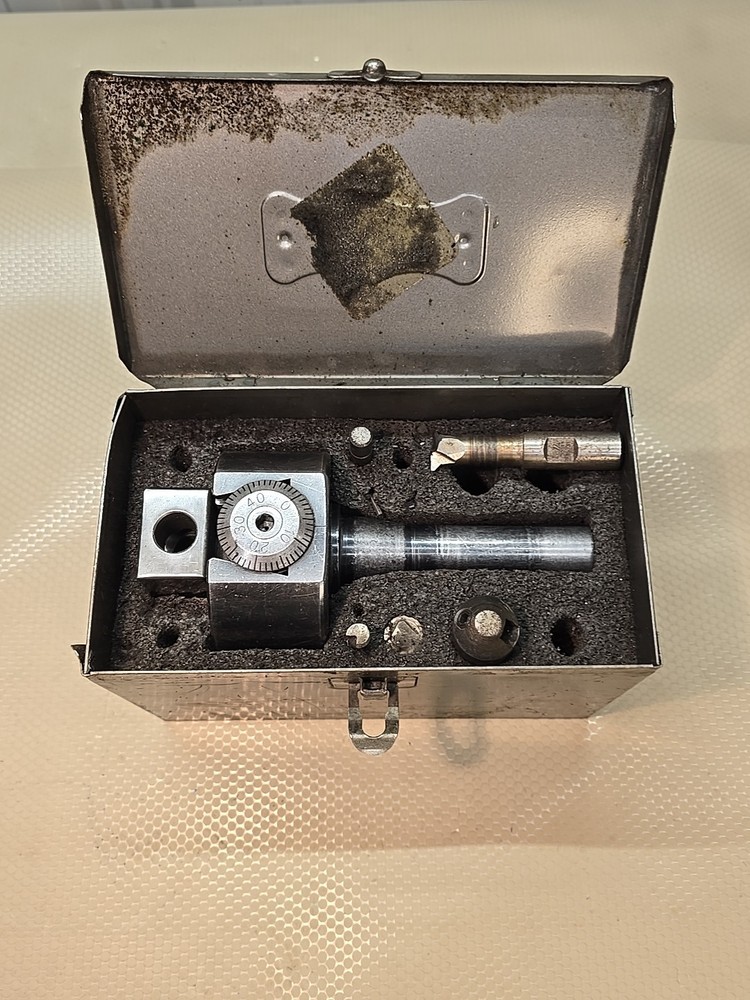 BRIDGEPORT No. 2 Boring Head R8 Shank W/ Storage Case