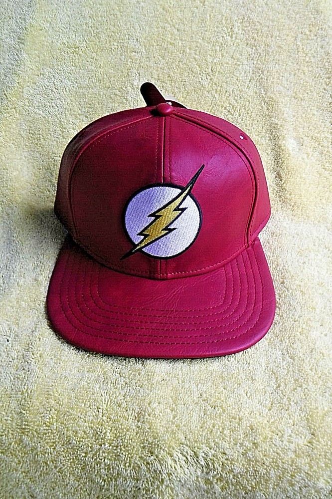 NWT/OOP/DS! DC FLASH EMBROIDERED LOGO, IMITATION LEATHER BURGUNDY SNAP BACK CAP!
